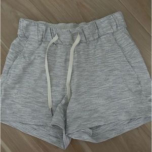 Lululemon on the fly shorts 2.5